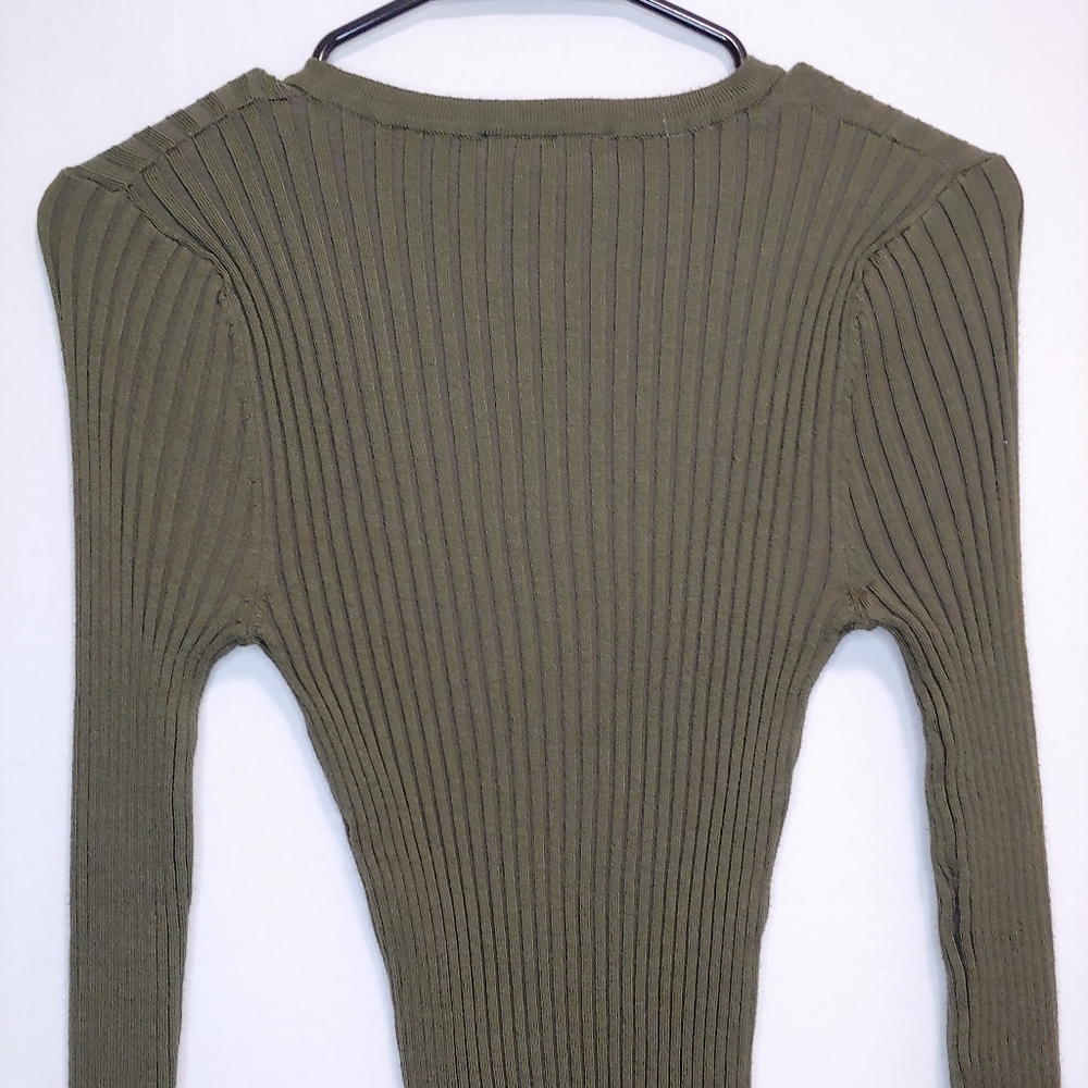 Hooked Up by I.O.T. Green Ribbed Long Sleeve Lace Up V Neck Top Size Medium - Picture 7 of 8